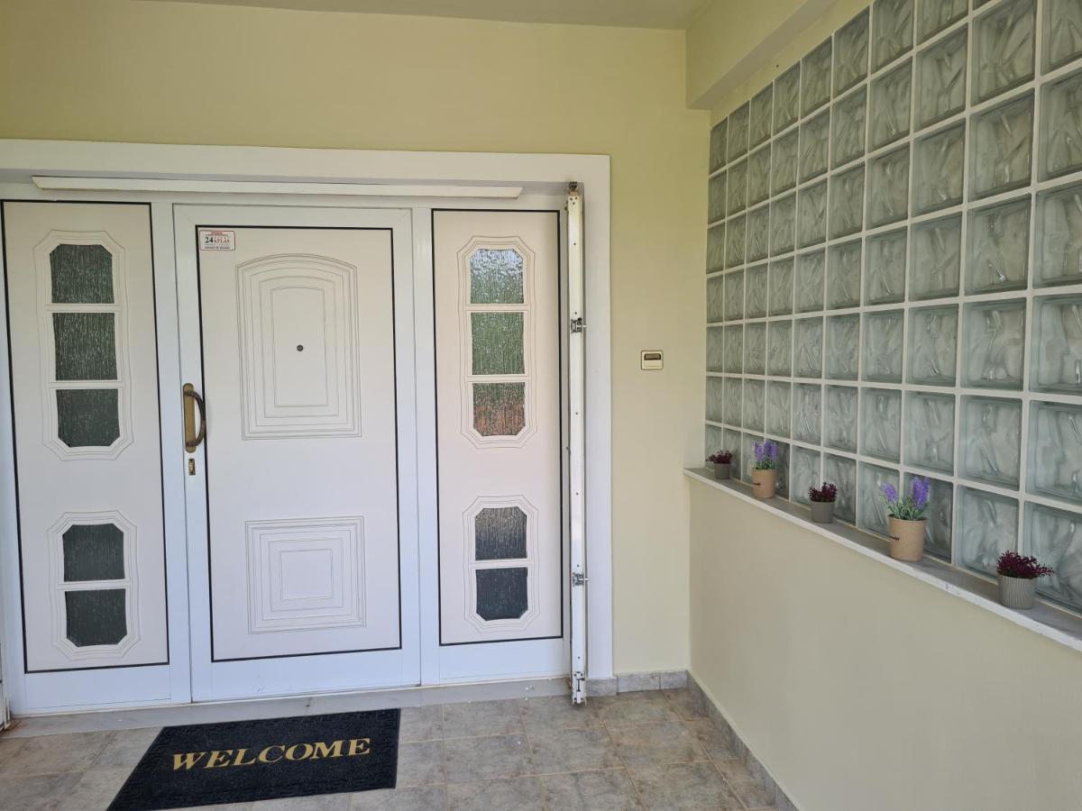 Appartamento One Artemis Near The Sea And The Airport Esterno foto