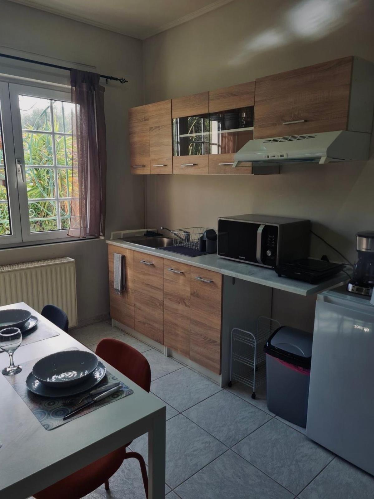 Appartamento One Artemis Near The Sea And The Airport Esterno foto